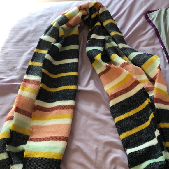 Scarf - Picture 1 of 3